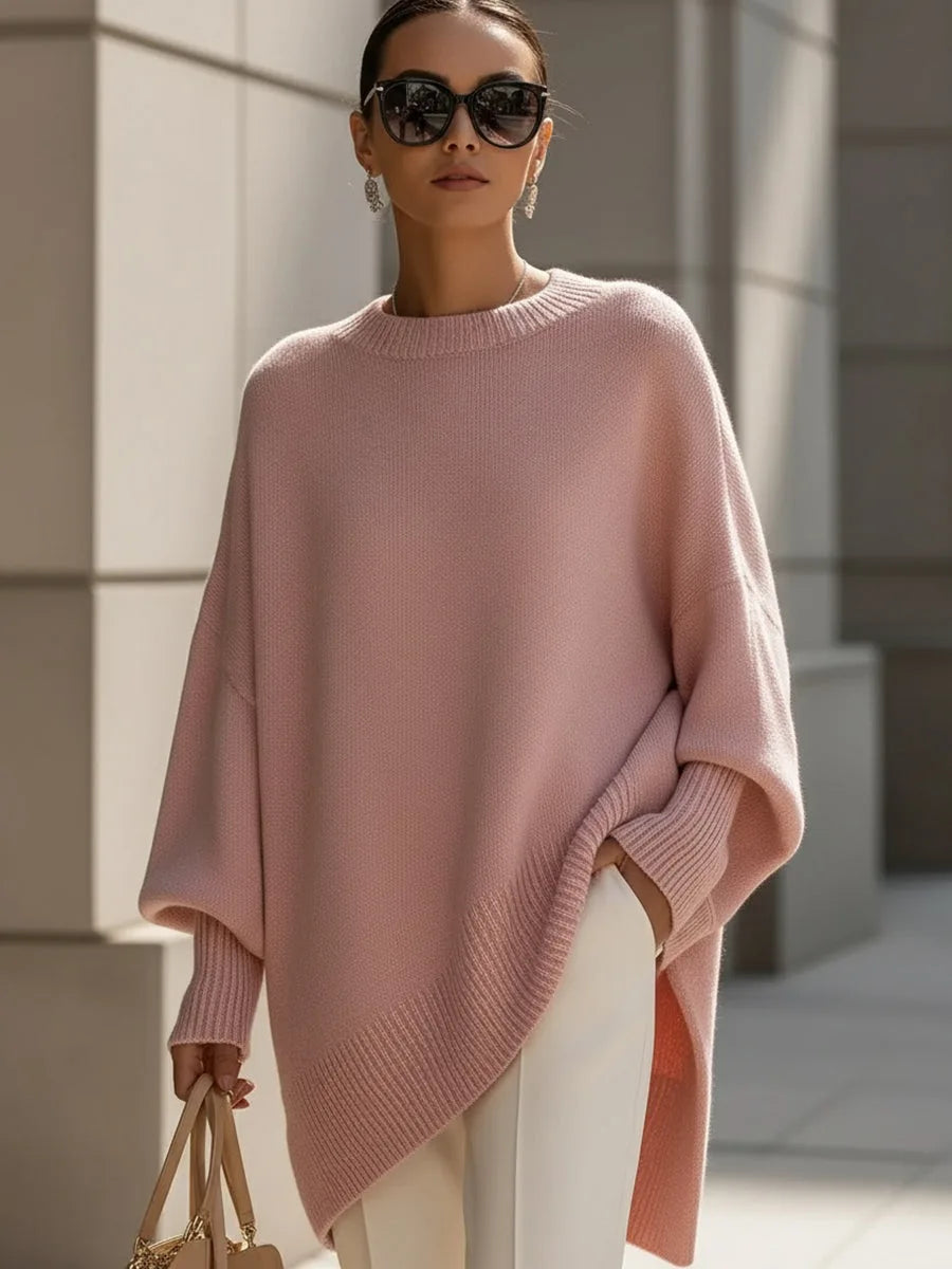 Elegant casual oversized striktrøje i blød merinould. Rund hals sikrer komfort og stil hele dagen.