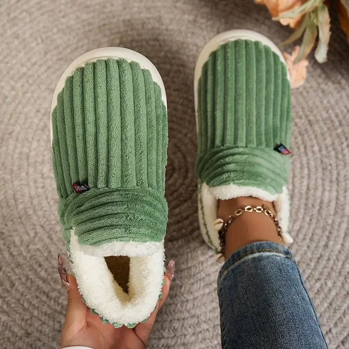 Bløde, varme unisex hjemmesko til hygge indendørs og hurtige ture udendørs.