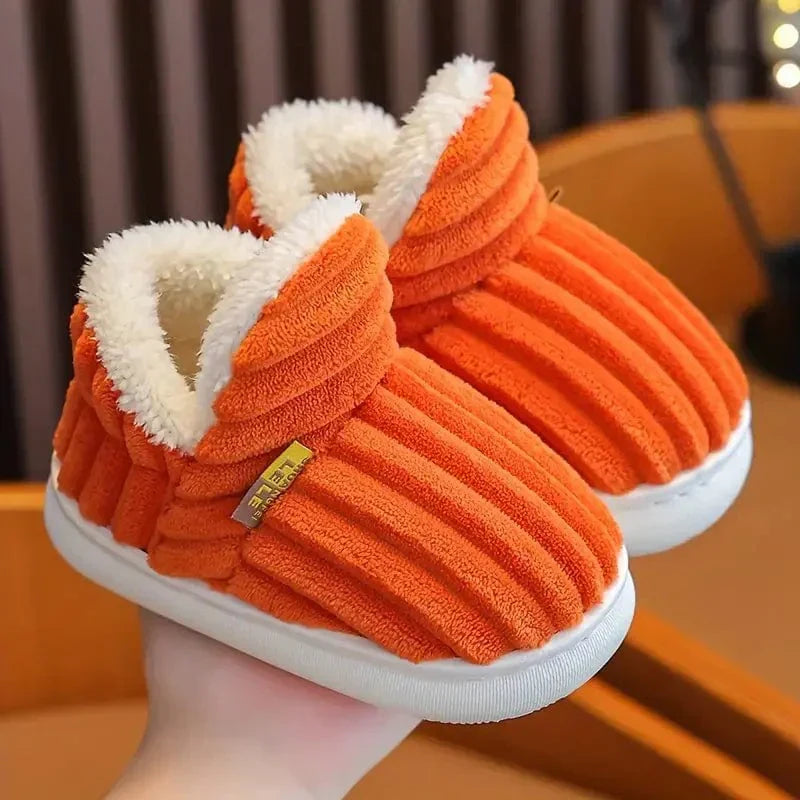 Oplev ren komfort med disse bløde, varme unisex hjemmesko, perfekte til koldt vejr indendørs.
