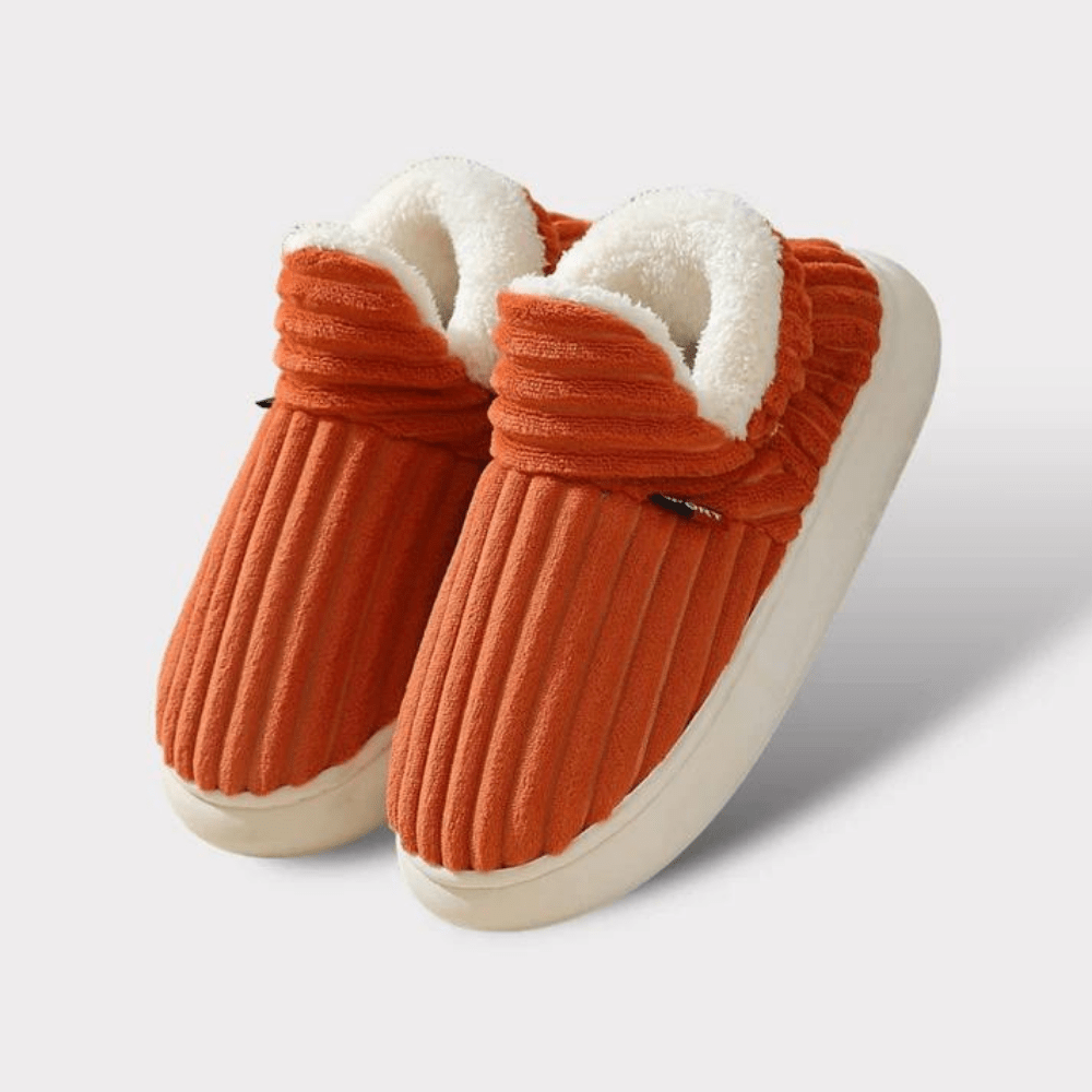 Bløde, plyssede, varme unisex hjemmesko. Ideelle til komfort indendørs og hurtige ærinder ude.