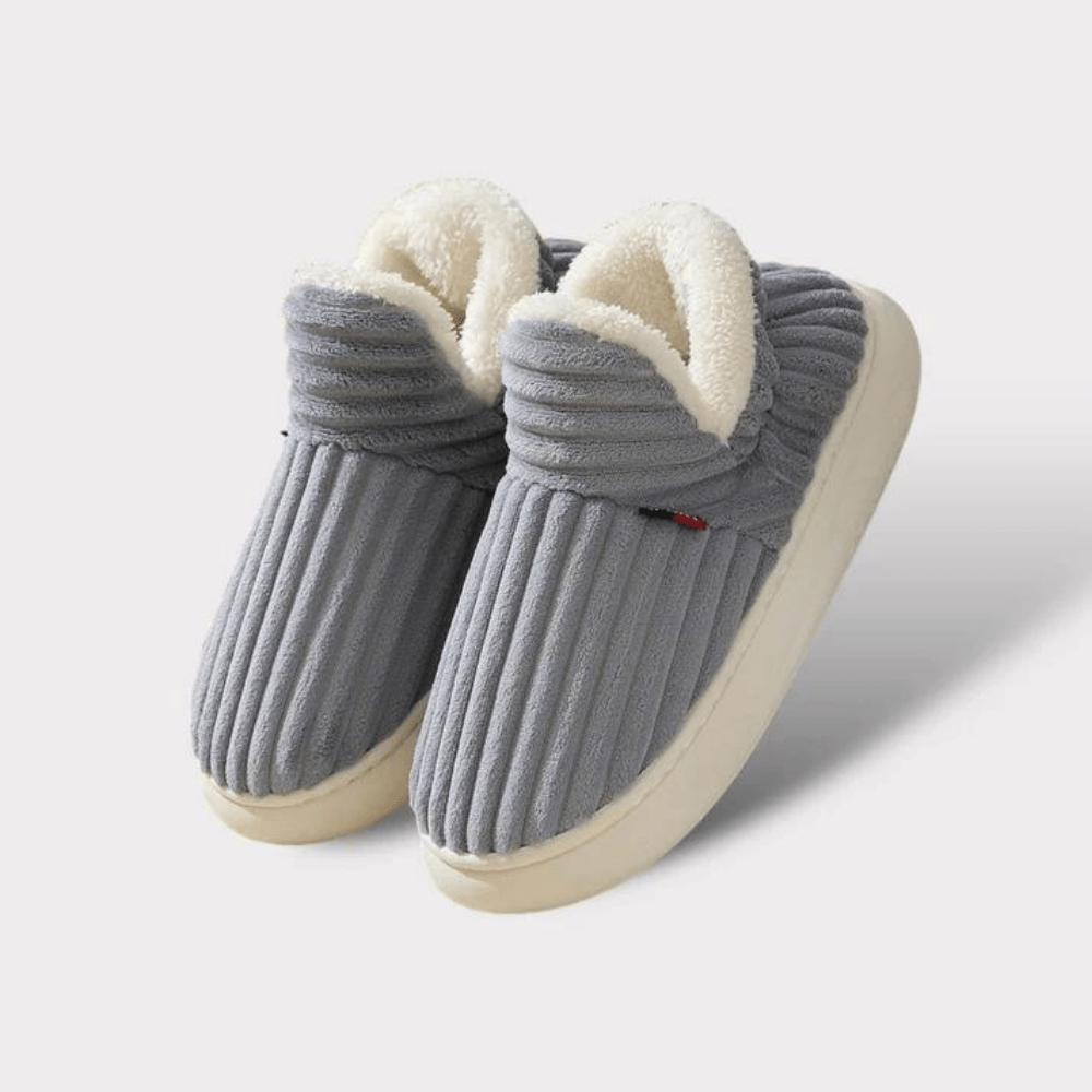 Maksimal komfort og varme med disse bløde unisex hjemmesko. Perfekt til hele huset og haven.