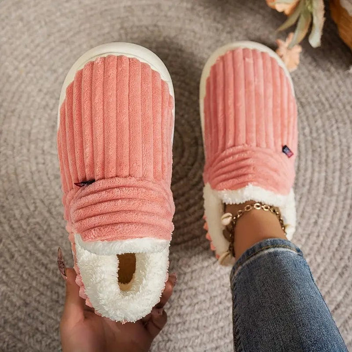 Lækre varme hjemmesko til vinter. Unisex design med blød komfort og skridsikker sål.