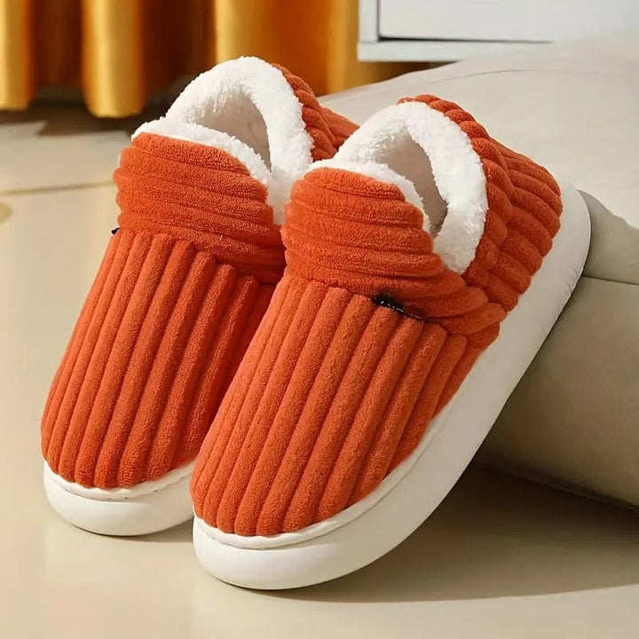 Alsidige unisex hjemmesko. Varme og bløde, ideelle til både inde og ude. Skridsikker.
