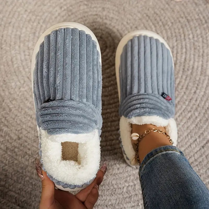 Komfortable bløde hjemmesko. Unisex, varme og skridsikre til både indendørs og udendørs brug.