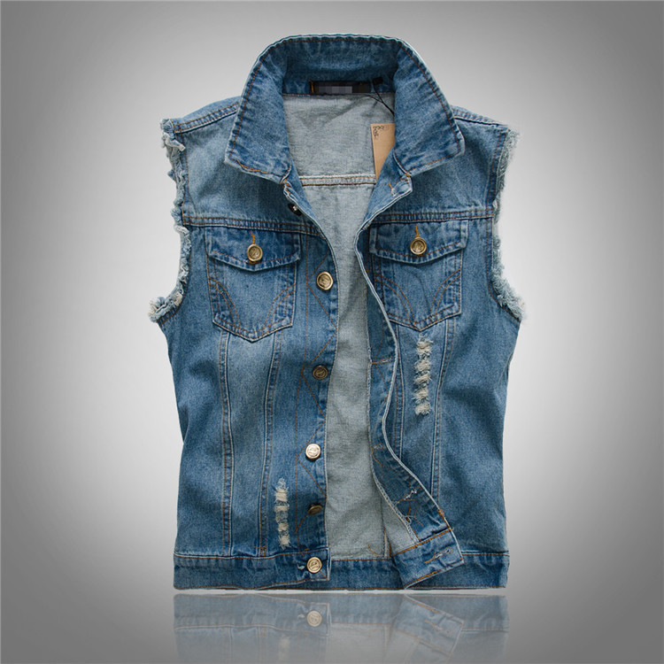 Bagside af en mænds denimvest, der viser klassisk snit og pasform. Ideel til vintage-inspireret herremode.
