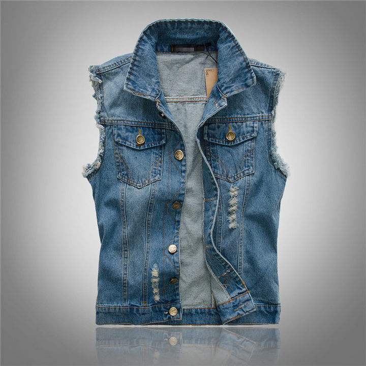 Bagside af en mænds denimvest, der viser klassisk snit og pasform. Ideel til vintage-inspireret herremode.