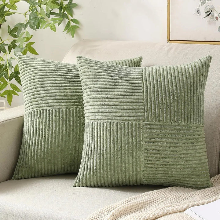 Slidstærkt og blødt 45x45 cm corduroy pudebetræk. Perfekt til daglig brug og skøn indretning.