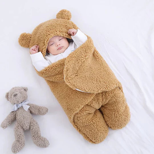 Blødt svøbetæppe til baby, der sikrer tryg og varm søvn. Ideelt for nyfødte og spædbørn i høj kvalitet.