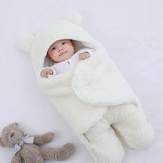 Sødt bjørne svøbetæppe til baby, perfekt til tryg søvn og hygge. Blødt og varmt til spædbarnet.