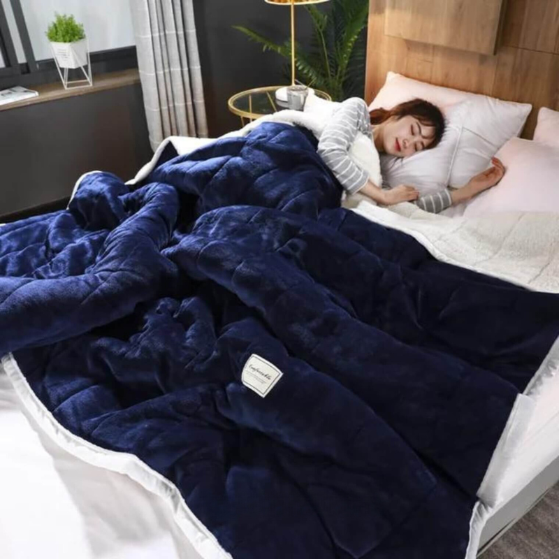 Hyggeligt og varmt fleecetæppe. Blødt tæppe perfekt til sofaen eller sengen og kolde aftener.