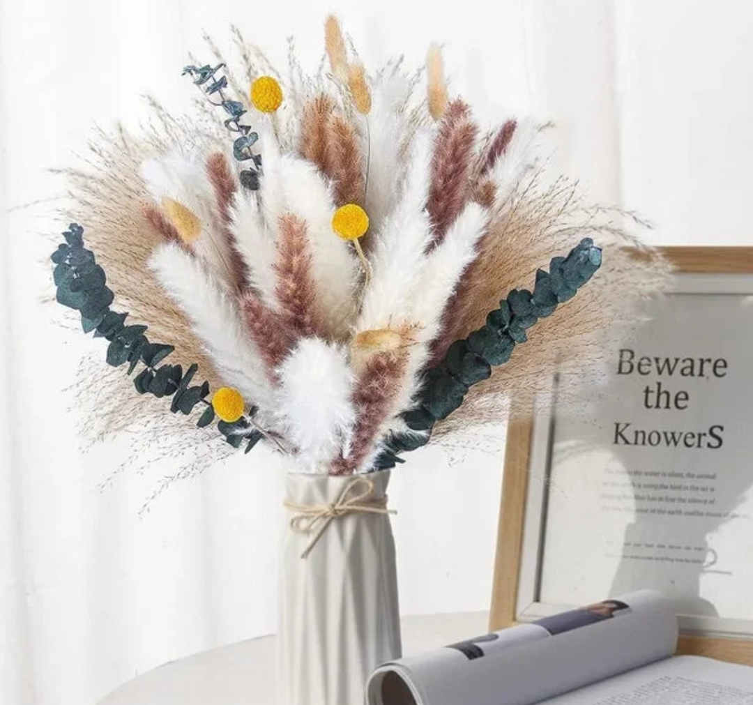 Naturlig tørret blomsterbuket, en evig pynt med bløde teksturer til dit hjem.