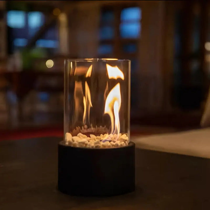 Kompakt bordpejs af glas. Den røgfri biopejs er perfekt til spisebordet eller sofabordet.