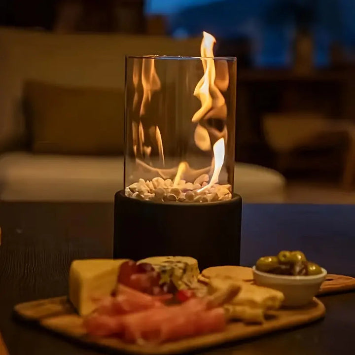 Moderne dekoration: en røgfri glaspejs, der tilføjer stil og hygge til ethvert rum.