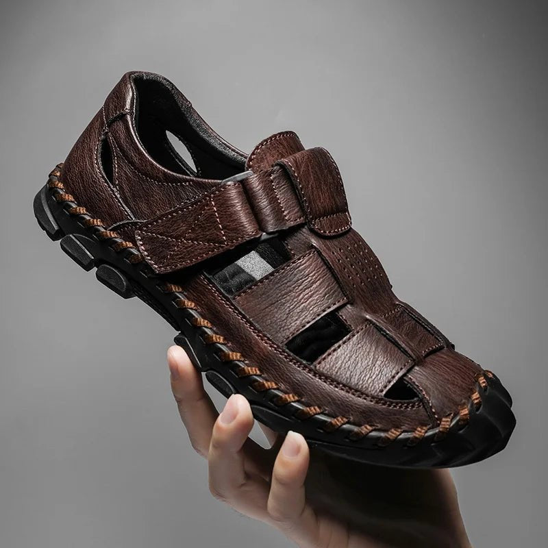 Brun herre fisherman sandaler, lukket tå, komfortable til sommer og hverdagsbrug.