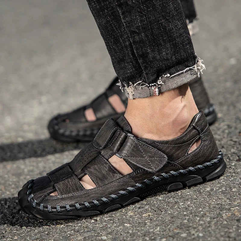 Sorte herre fisherman sandaler med lukket tå, leverer ultimativ komfort til alle sommeraktiviteter.