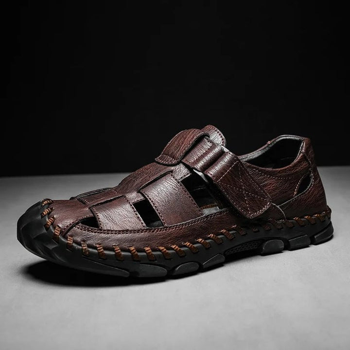Grå komfortable fisherman sandaler til herre, med lukket tå, perfekt sommerfodtøj.
