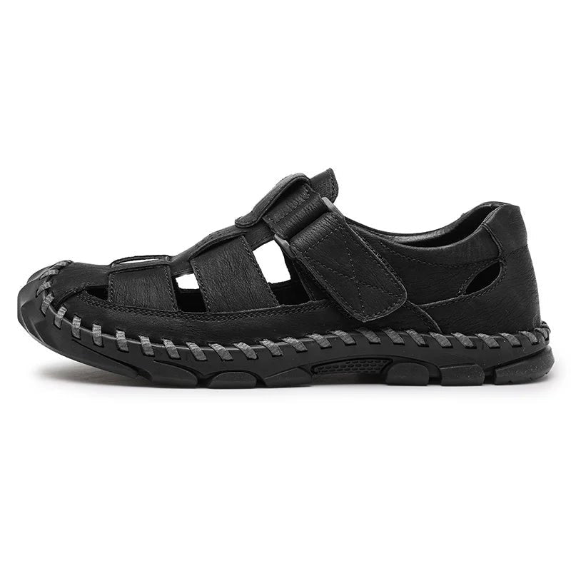 Herre fisherman sandaler, brun, set fra siden, med lukket tå og justerbare remme.