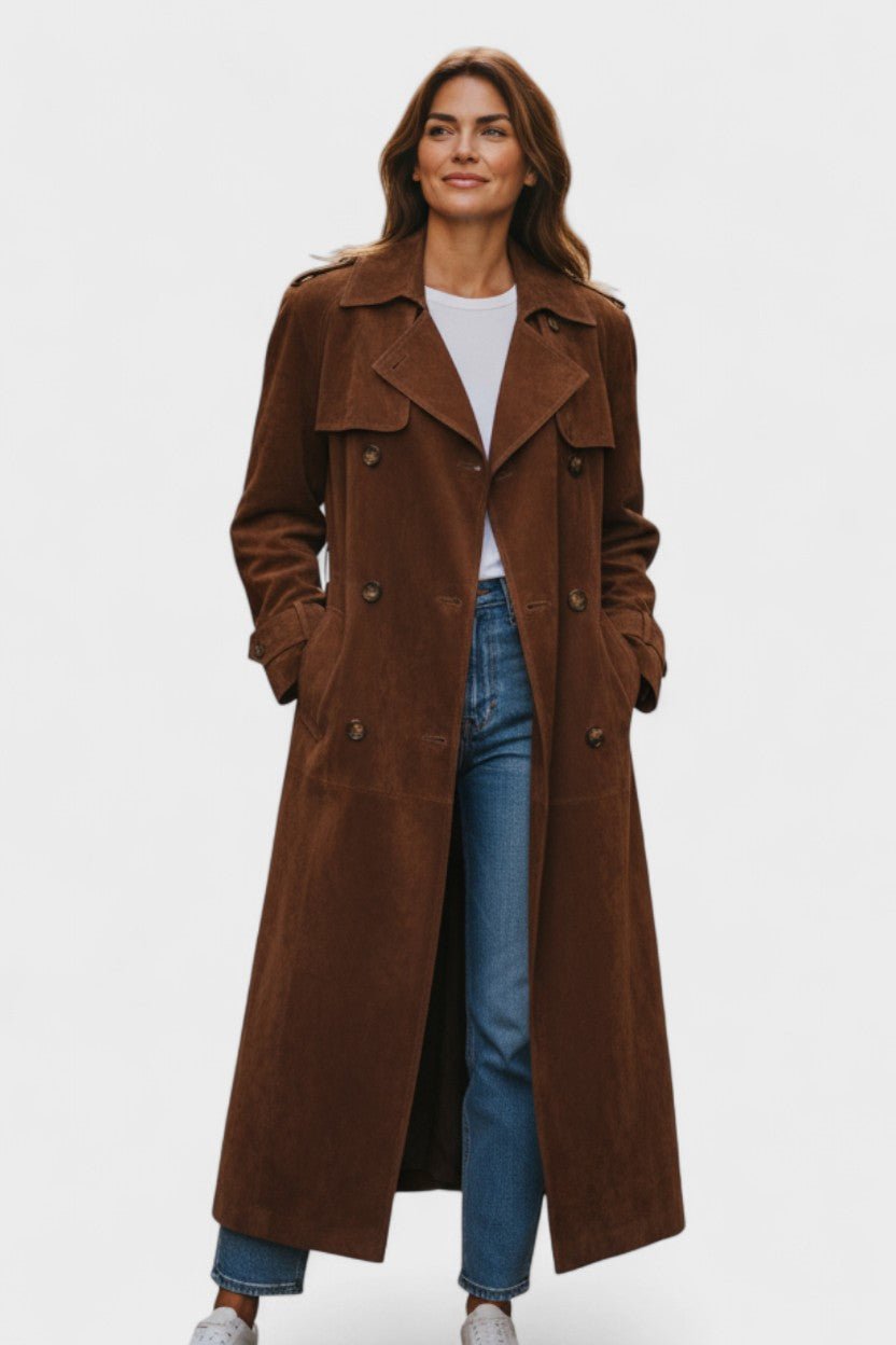 Figursyet brun trenchcoat til kvinder. Klassisk design med bælte fremhæver taljen. Ideel efterårsjakke.