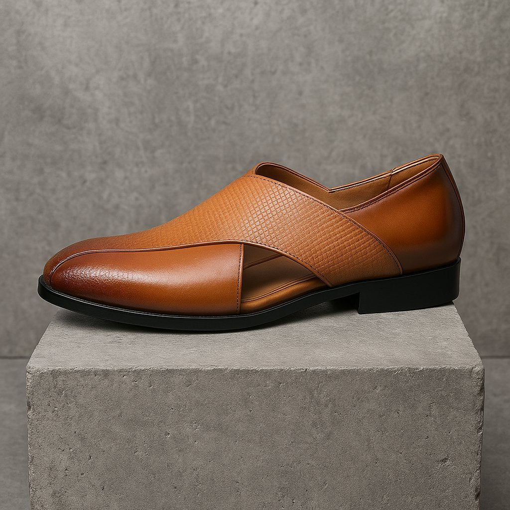Brun læder fisherman sandaler til herre. Stilfulde crossover loafers med lukket tå. Komfortabel slip-on sommersko.