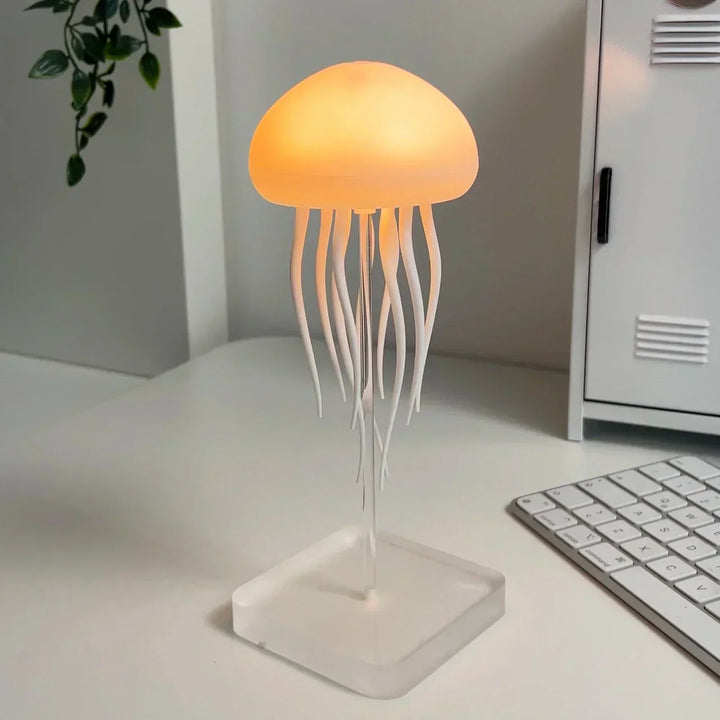 Farverig LED vandmandslampe med naturtro bevægelser, alsidige farver, ideel til dekoration og stressreduktion i stuen.