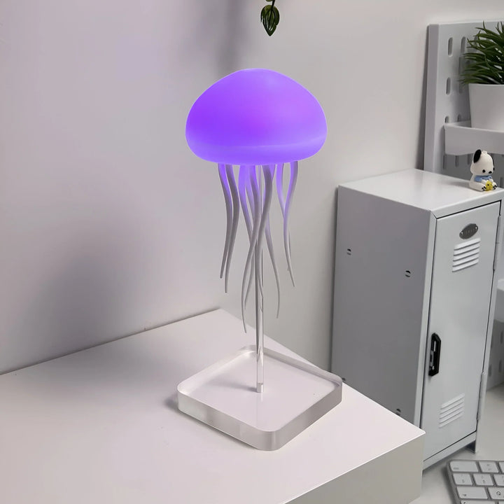 Farverig LED vandmandslampe med naturtro bevægelser, alsidige farver, ideel til dekoration og stressreduktion i stuen.