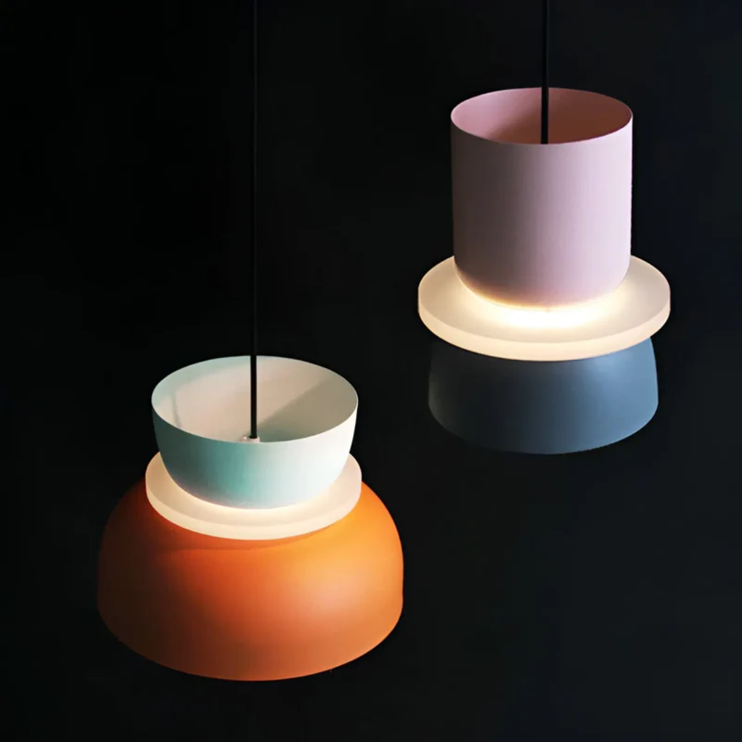 Detaljebillede af Macaron LED Pendel Lampens metalhåndværk.