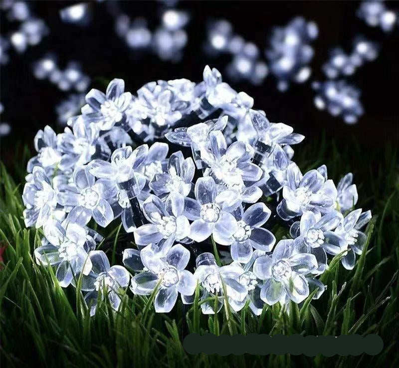 Farverig solar blomsterlyskæde i haven om natten, vejrbestandig, miljøvenlig, blomsterform, stemningsfuld belysning