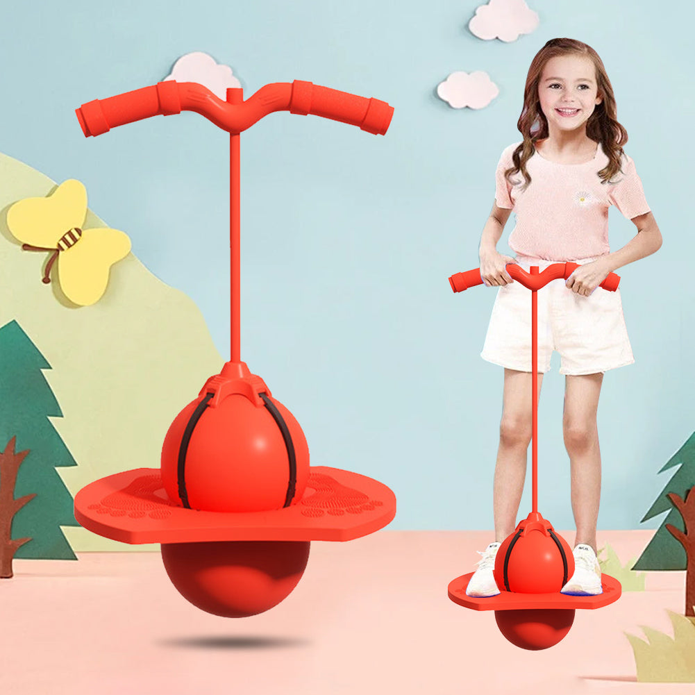 Barn balancerer på en lilla BounceBuddy hoppepind