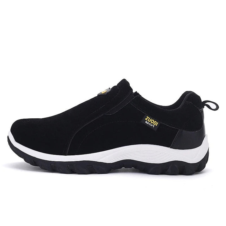 Bagfra: Holdbar sål på moderne slip-on herresko, der sikrer godt greb og stabilitet.