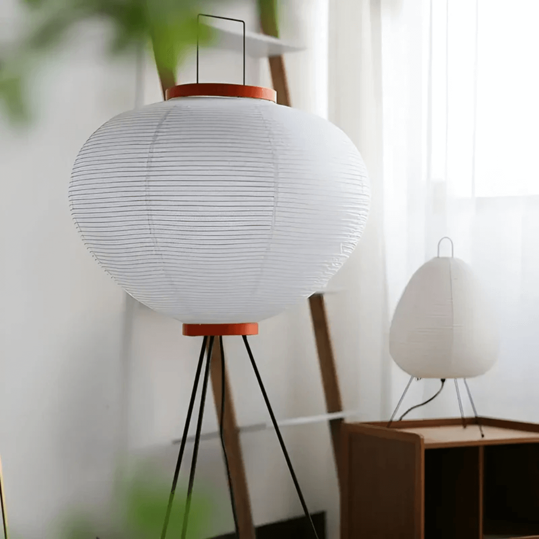 Standerlampe i rispapir med varmt hvidt LED-lys