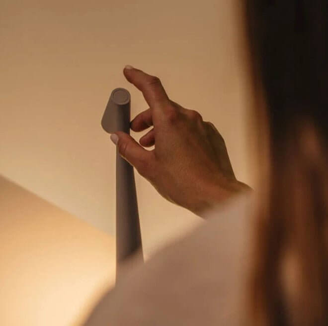 Bærbar LED-bordlampe, dæmpbar, i aluminium