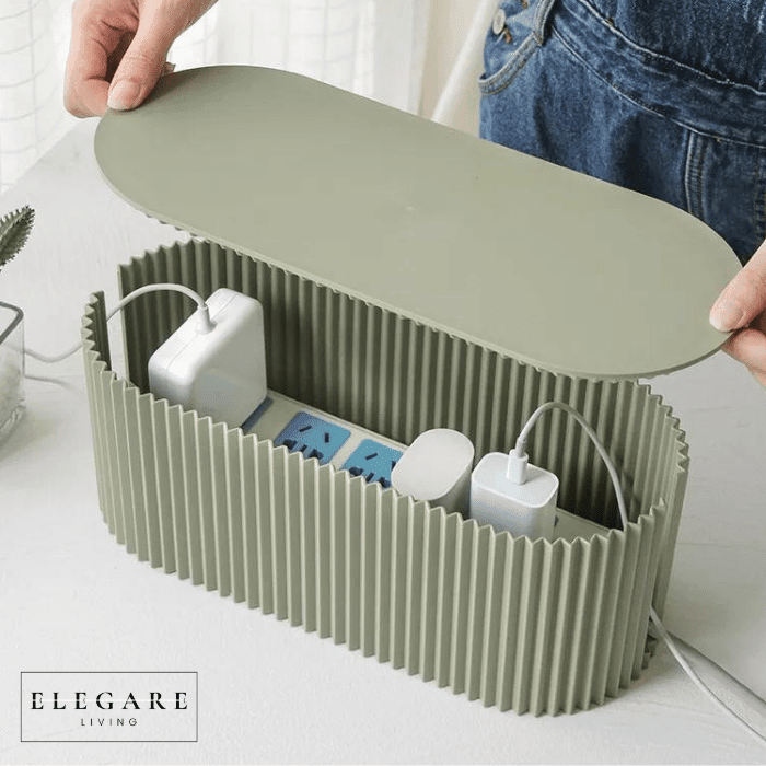 CableClear ledningsholder og opladerboks i minimalistisk design for en ren og overskuelig arbejdsplads.