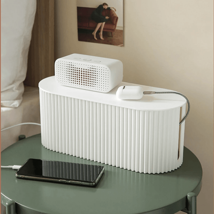 Få styr på dine kabler med CableClear kabelboks og oplader organizer, den ideelle skrivebord organizer.