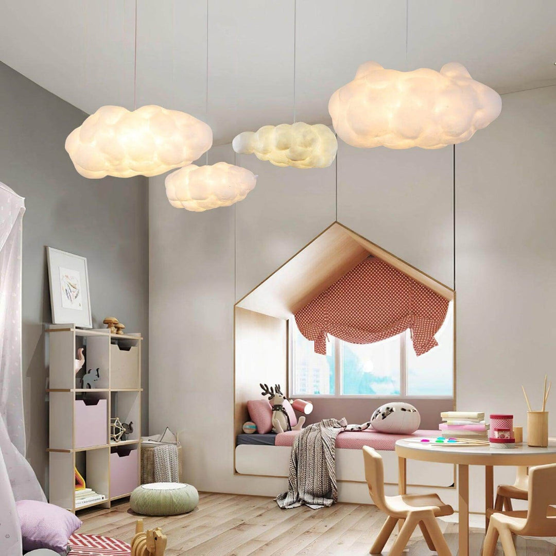 Unik CloudGlow pendellampe, kunstnerisk design, perfekt til moderne indretning med fokus på lys.