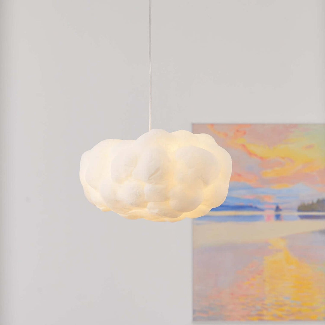 Hvid CloudGlow pendellampe, kunstnerisk belysning med justerbart lys for drømmende stemning.