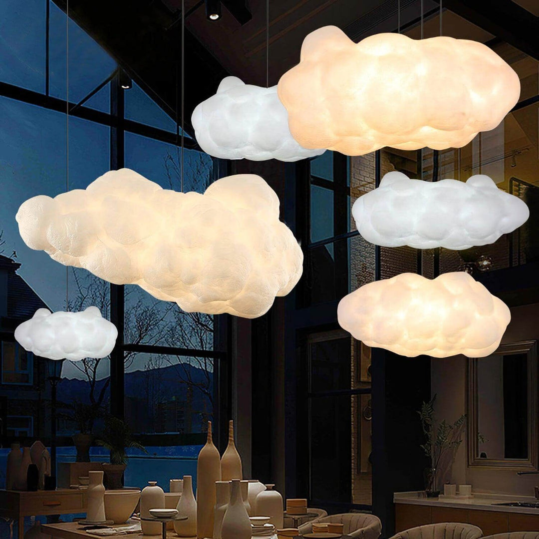 Drømmende CloudGlow skylampe, en elegant og moderne belysning til stuen eller spisestuen.