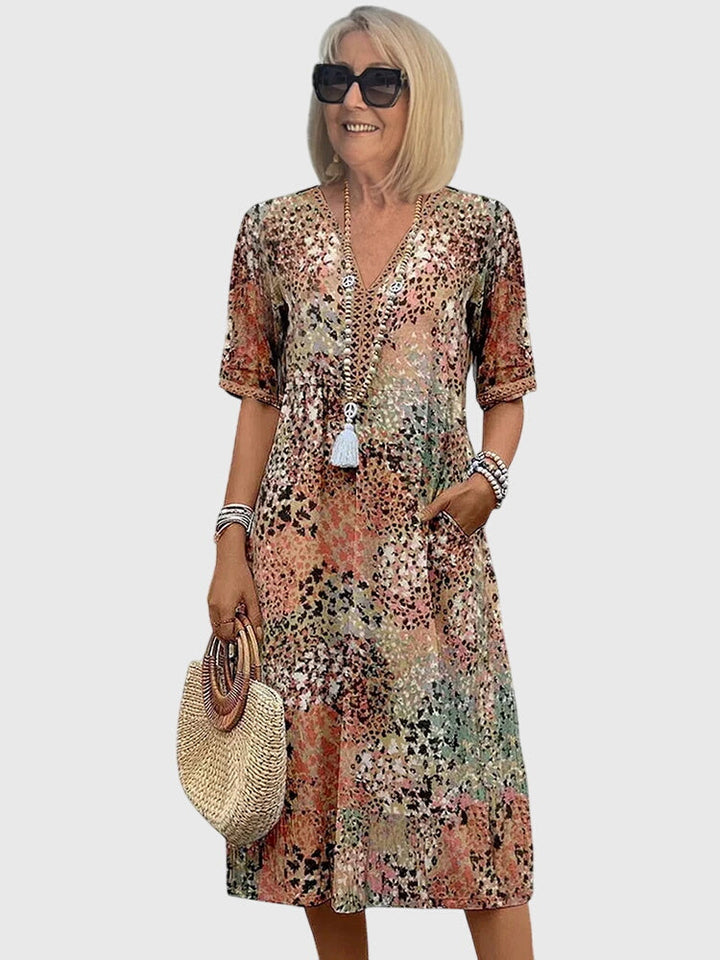 Kvinders elegant printet V-hals sommer midikjole, perfekt til varme dage.