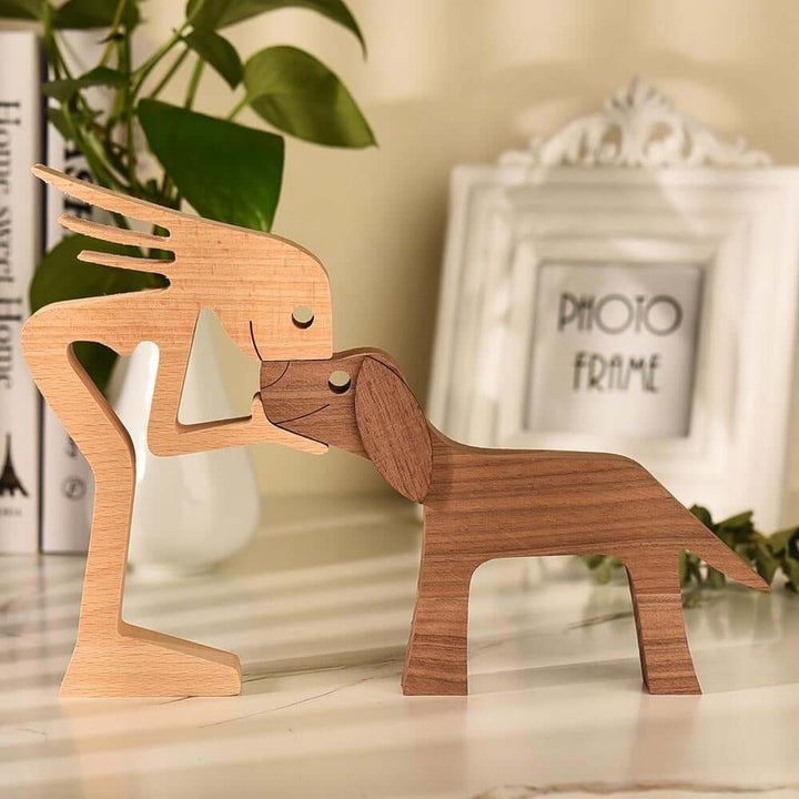 Håndudskåret Hundefigur i Træ