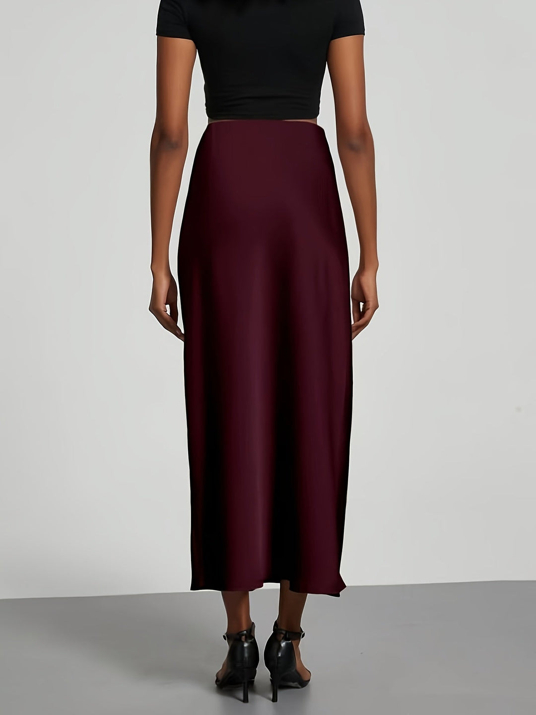 Flot fald på denne satinnederdel, damemaxi med høj talje for et sofistikeret og moderne look.