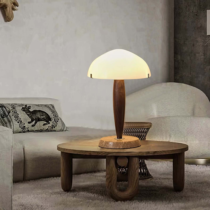 Designer bordlampe med valnødfod