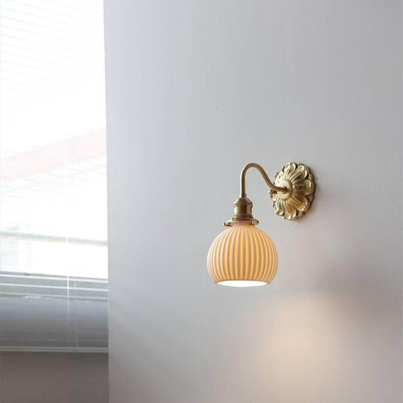 Elegant Keramik Væglampe med Messingdetaljer