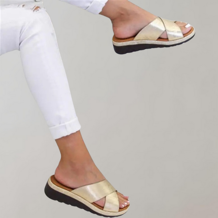Detalje af den flade, komfortable sål på Dame Abelone slip-in sandaler. Ideelle til lange sommerdage.
