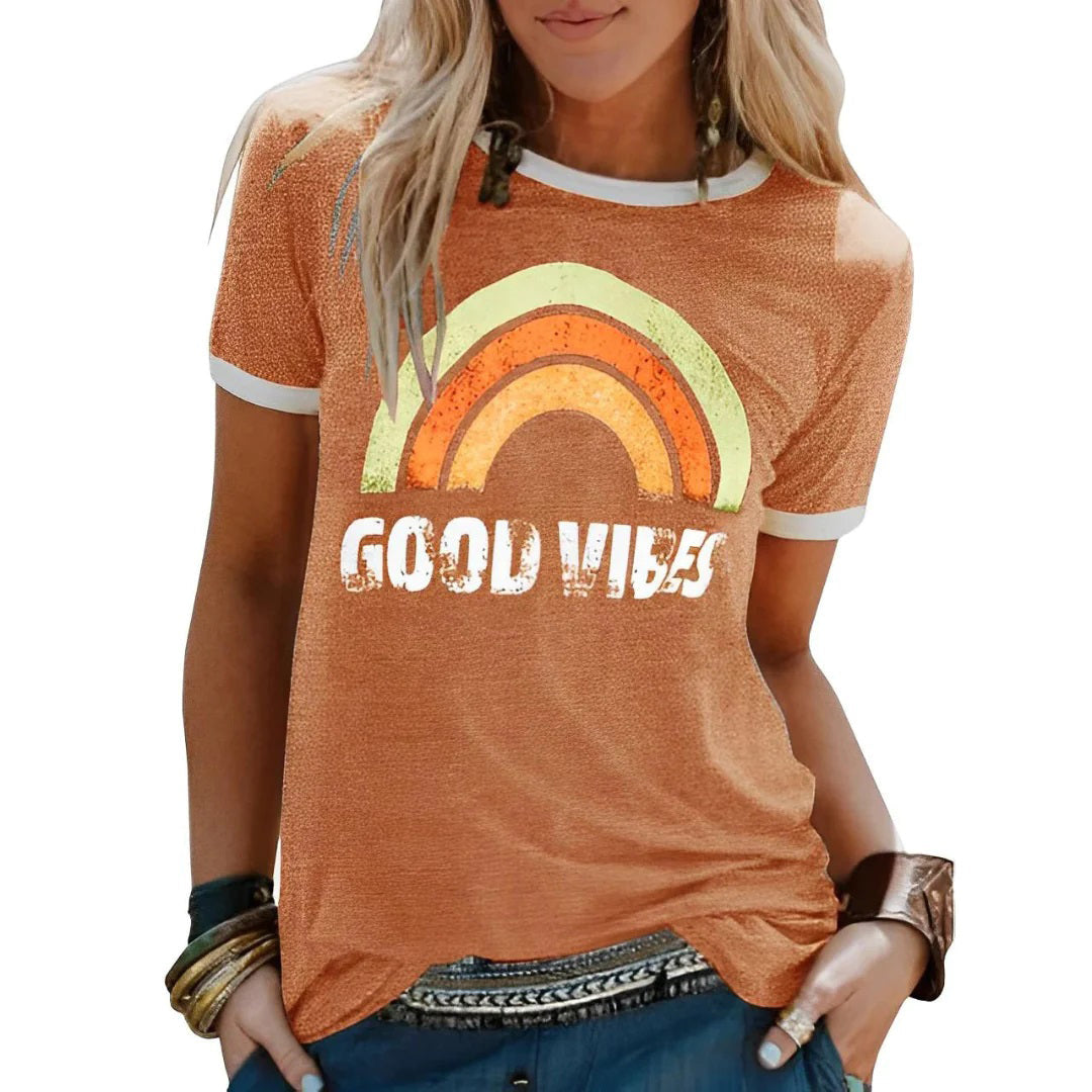 Komfortabel afslappet dame t-shirt med grafisk design, velegnet til hverdagsbrug. Blødt modetøj.
