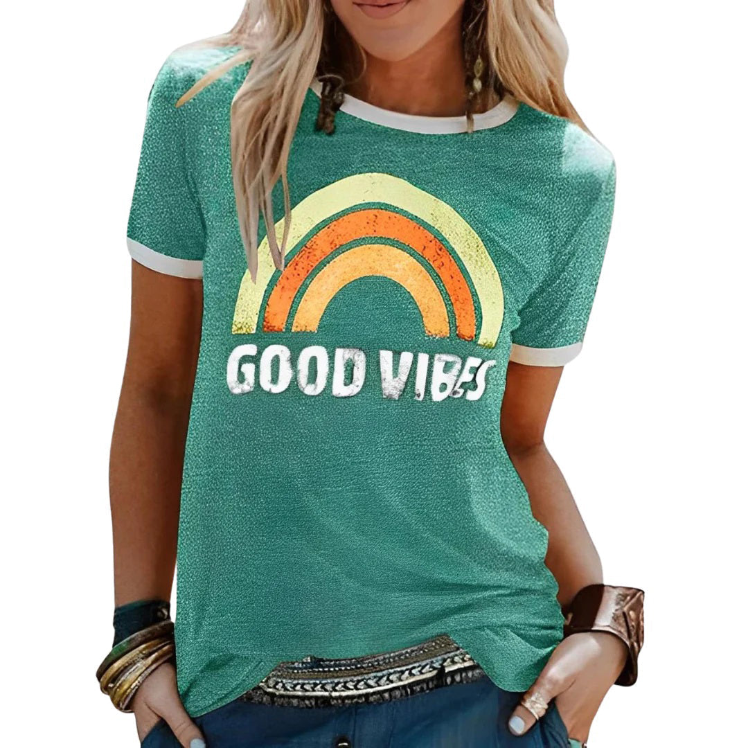 Plus size grafisk dame t-shirt, afslappet og komfortabelt modetøj til enhver kvinde. Farverigt design.