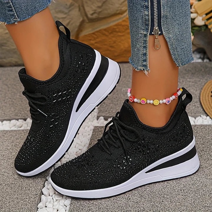 Annika damesneakers, der garanterer komfort og stil med glitrende rhinsten og ortopædisk støtte.