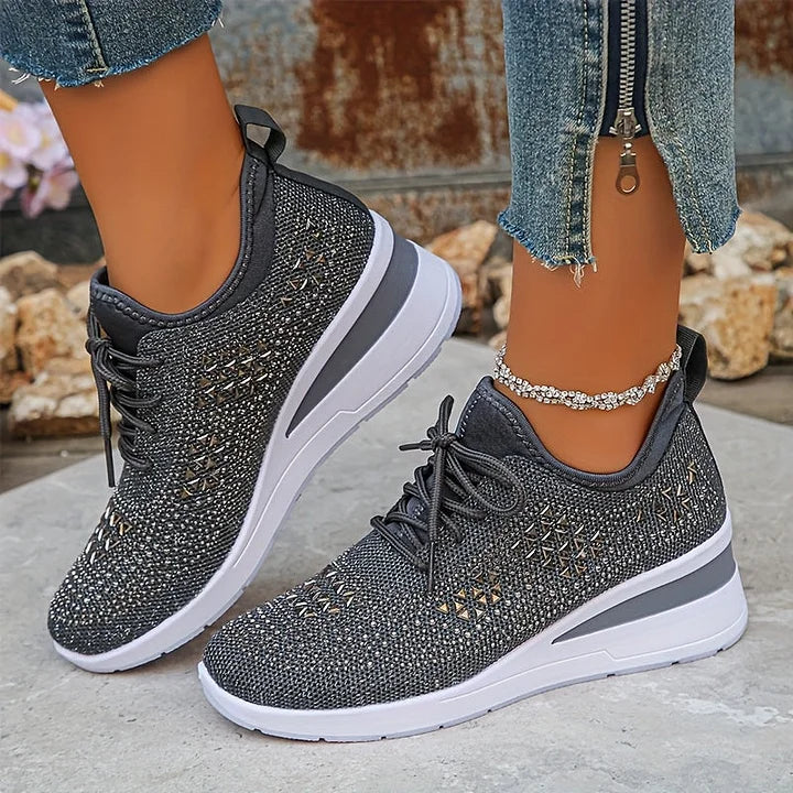 Annika sneakers til kvinder; ortopædisk støtte, komfort og et strejf af glitter med rhinsten.