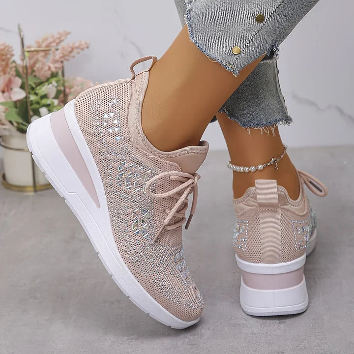 Sideprofil af Dame Annika sneakers med glitrende rhinsten og ergonomisk ortopædisk sål.