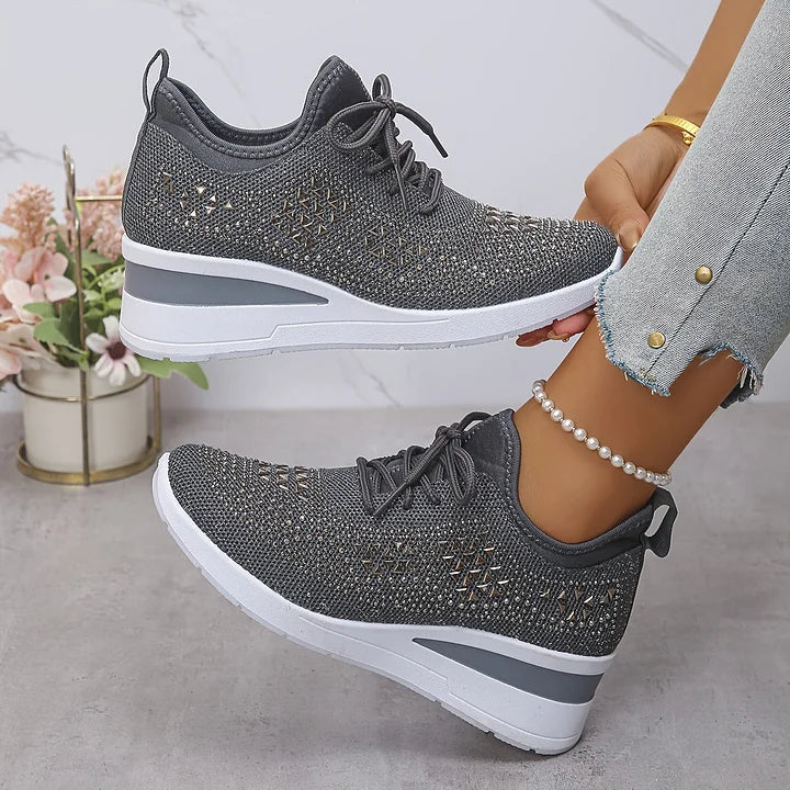 Elegant fodtøj: Dame Annika sneakers med rhinsten, komfort og ortopædisk design for kvinder.
