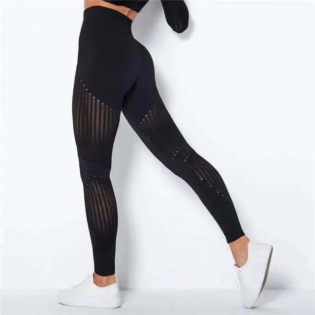 Udglattende dame kompressionsleggings til yoga og fitness, giver støtte under alle bevægelser.
