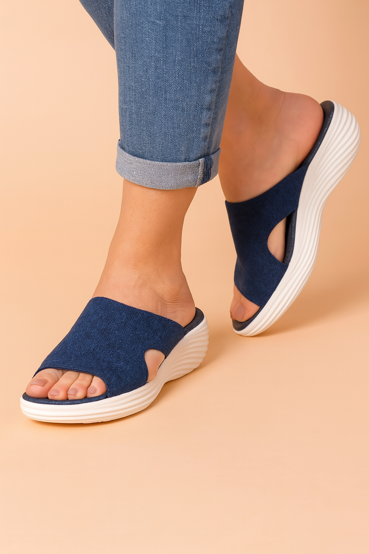 Stilfulde dame platform flip-flops med bølget sål. Komfortable fritidssko, perfekte til strand og sommer.